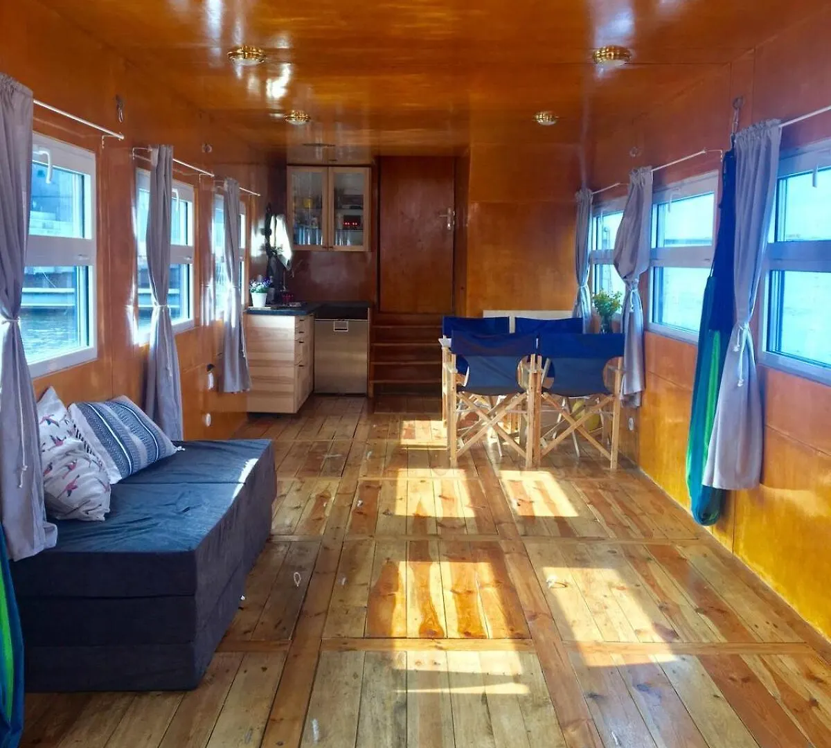 Botel Panama Ship, House On The Water Hotel Warsaw